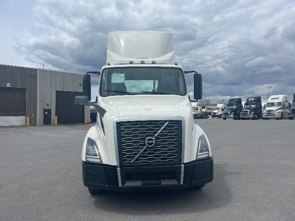 Day Cab Tractor-Heavy Duty Tractors-Volvo-2019-VNL64T300-Mississauga-ON-318,529\n\t\tkm-$ 67,500 - Image 2
