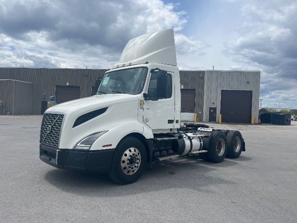 Day Cab Tractor-Heavy Duty Tractors-Volvo-2019-VNL64T300-Mississauga-ON-318,529\n\t\tkm-$ 67,500 - Image 3