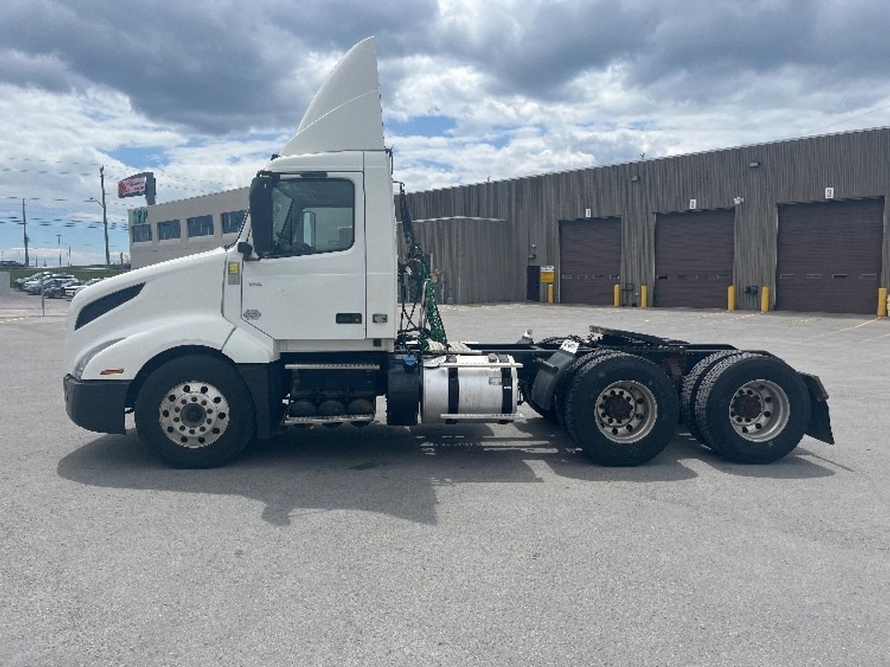 Day Cab Tractor-Heavy Duty Tractors-Volvo-2019-VNL64T300-Mississauga-ON-318,529\n\t\tkm-$ 67,500 - Image 4