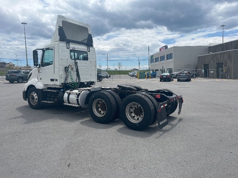 Day Cab Tractor-Heavy Duty Tractors-Volvo-2019-VNL64T300-Mississauga-ON-318,529\n\t\tkm-$ 67,500 - Image 5