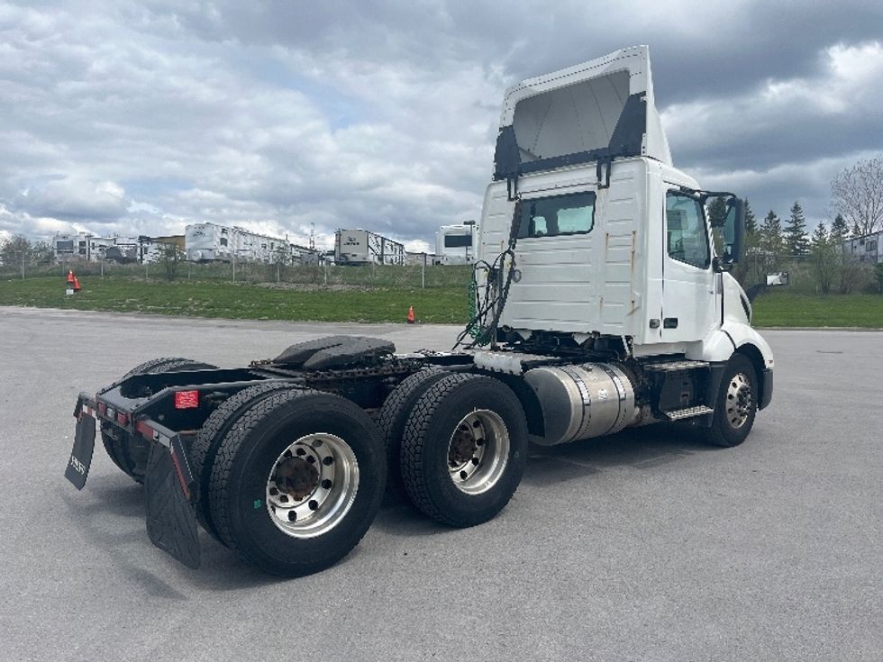 Day Cab Tractor-Heavy Duty Tractors-Volvo-2019-VNL64T300-Mississauga-ON-318,529\n\t\tkm-$ 67,500 - Image 7