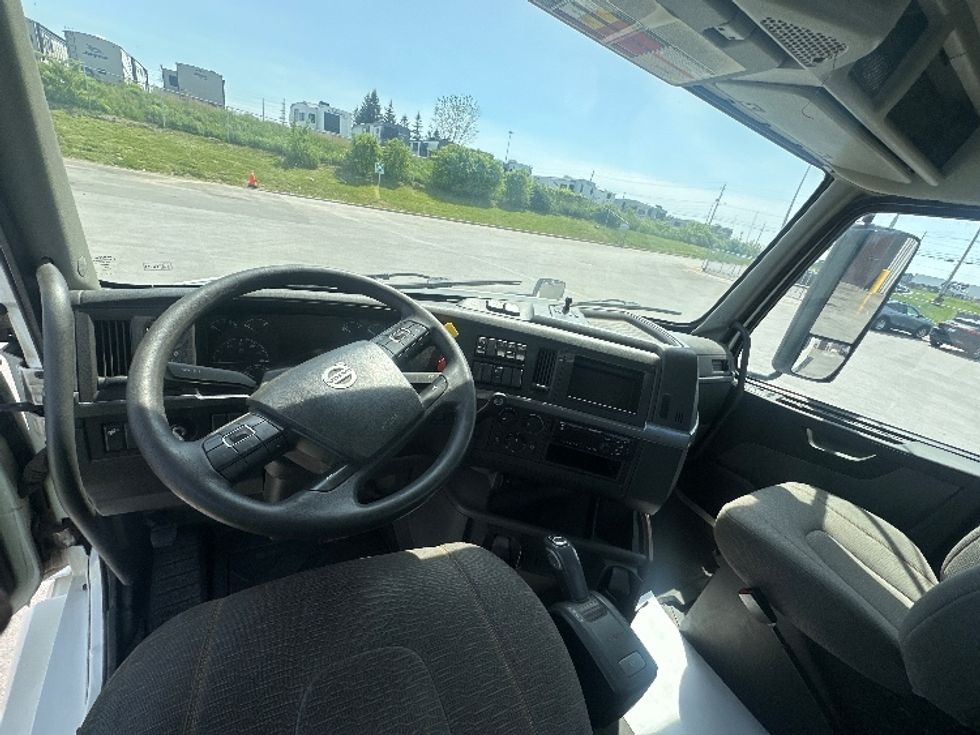 Day Cab Tractor-Heavy Duty Tractors-Volvo-2019-VNL64T300-Mississauga-ON-358,367\n\t\tkm-$ 69,000 - Image 11