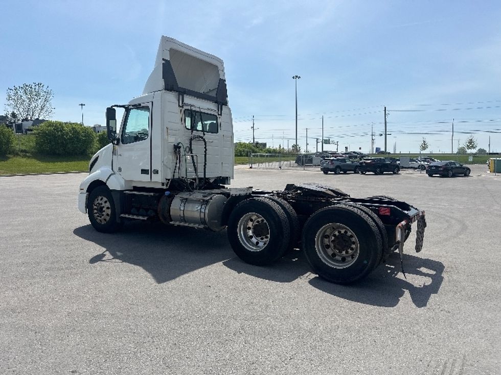 Day Cab Tractor-Heavy Duty Tractors-Volvo-2019-VNL64T300-Mississauga-ON-358,367\n\t\tkm-$ 69,000 - Image 5