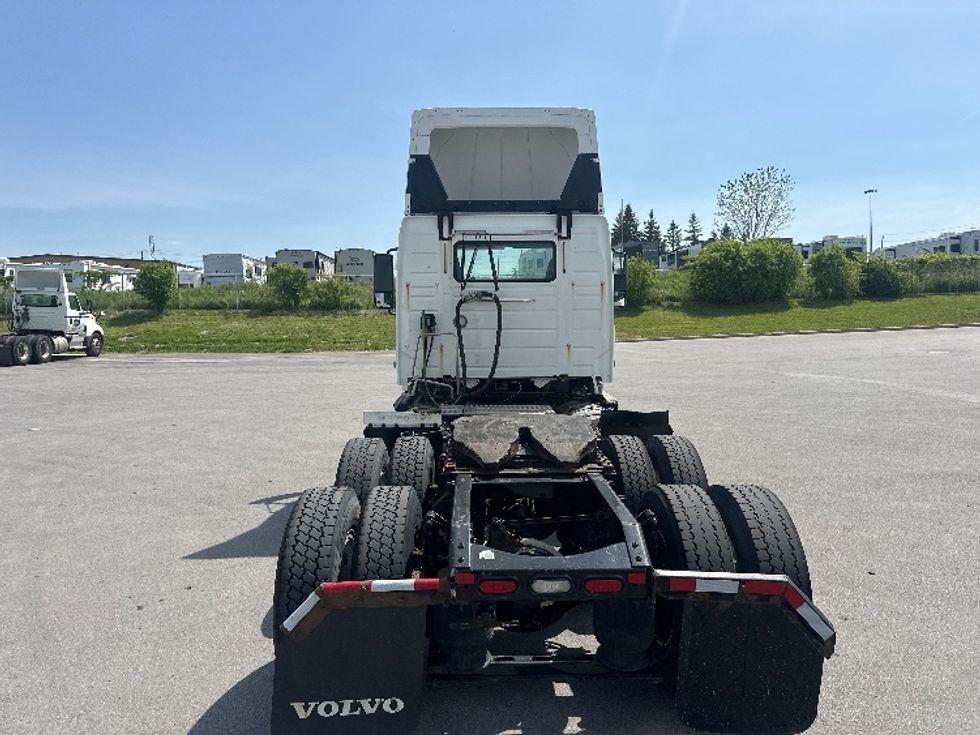 Day Cab Tractor-Heavy Duty Tractors-Volvo-2019-VNL64T300-Mississauga-ON-358,367\n\t\tkm-$ 69,000 - Image 6