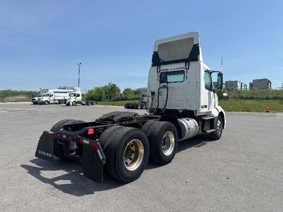Day Cab Tractor-Heavy Duty Tractors-Volvo-2019-VNL64T300-Mississauga-ON-358,367\n\t\tkm-$ 69,000 - Image 7