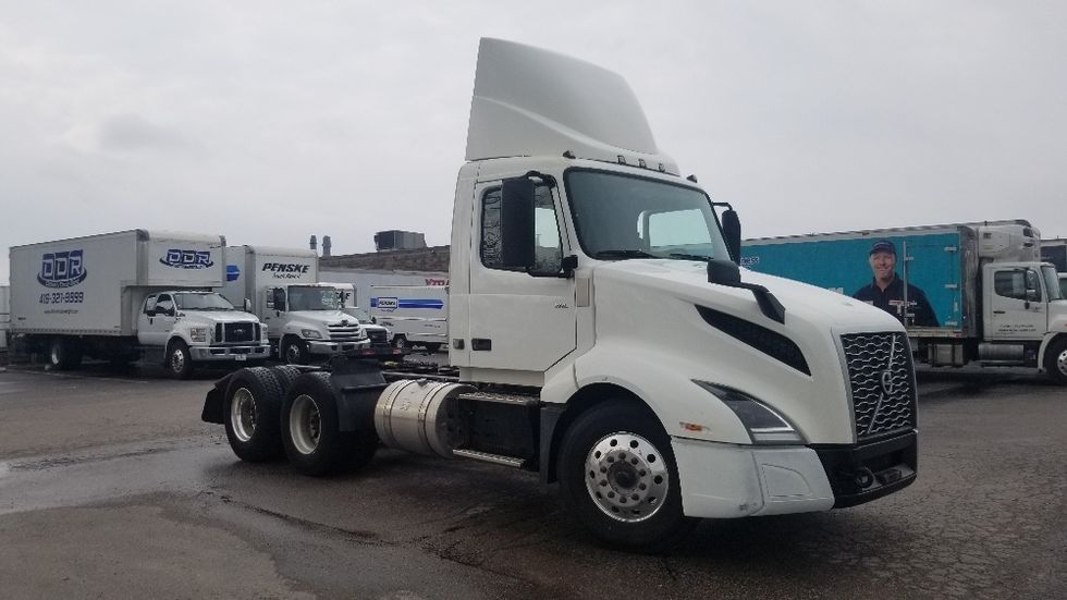 Day Cab Tractor-Heavy Duty Tractors-Volvo-2019-VNL64T300-Mississauga-ON-497,132\n\t\tkm-$ 60,500 - Image 1