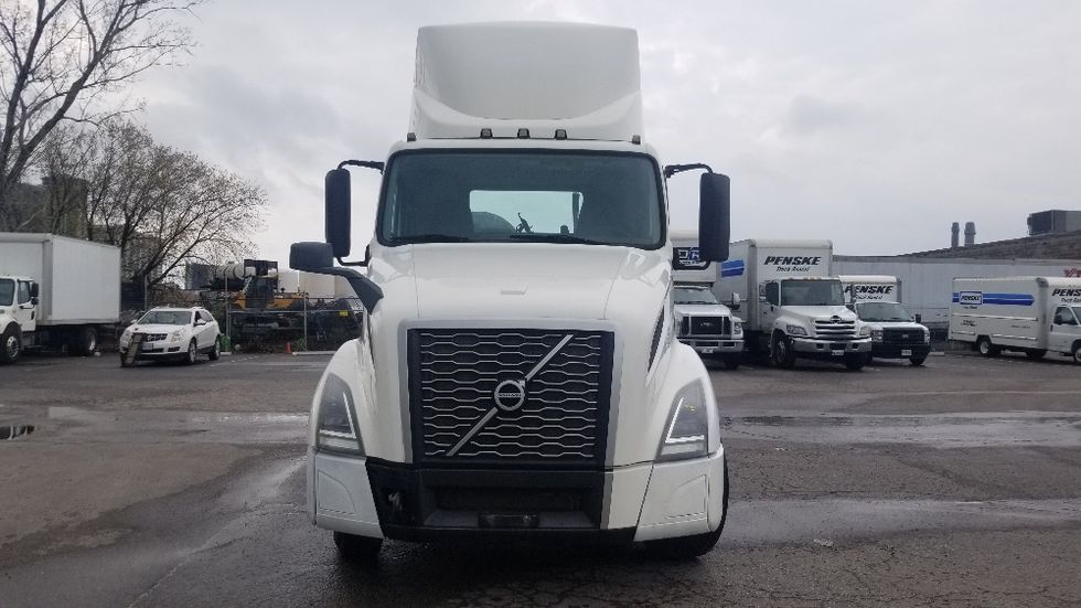 Day Cab Tractor-Heavy Duty Tractors-Volvo-2019-VNL64T300-Mississauga-ON-497,132\n\t\tkm-$ 60,500 - Image 2