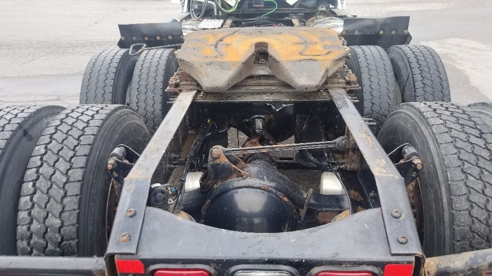 Day Cab Tractor-Heavy Duty Tractors-Volvo-2019-VNL64T300-Mississauga-ON-497,132\n\t\tkm-$ 60,500 - Image 6