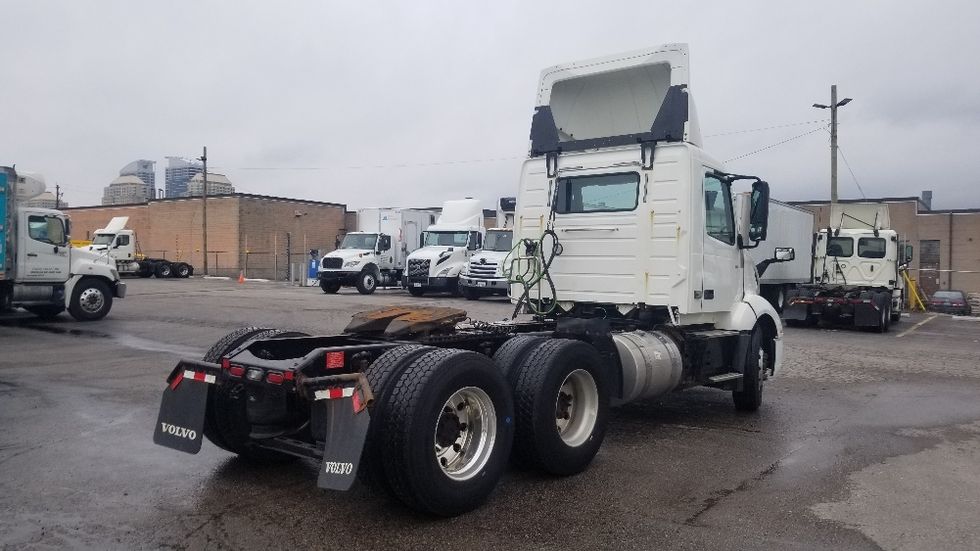 Day Cab Tractor-Heavy Duty Tractors-Volvo-2019-VNL64T300-Mississauga-ON-497,132\n\t\tkm-$ 60,500 - Image 7