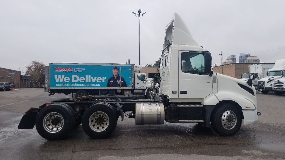 Day Cab Tractor-Heavy Duty Tractors-Volvo-2019-VNL64T300-Mississauga-ON-497,132\n\t\tkm-$ 60,500 - Image 8