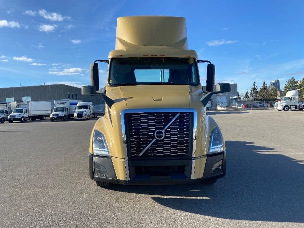 Day Cab Tractor-Heavy Duty Tractors-Volvo-2019-VNL64T300-Mississauga-ON-527,304\n\t\tkm-$ 59,500 - Image 2