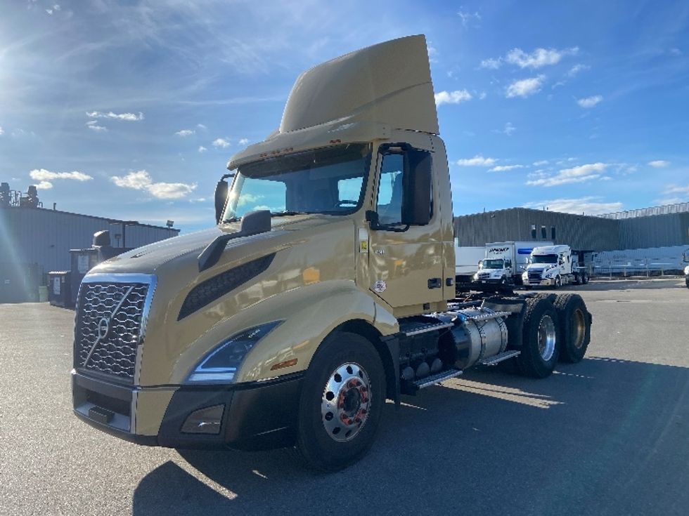Day Cab Tractor-Heavy Duty Tractors-Volvo-2019-VNL64T300-Mississauga-ON-527,304\n\t\tkm-$ 59,500 - Image 3