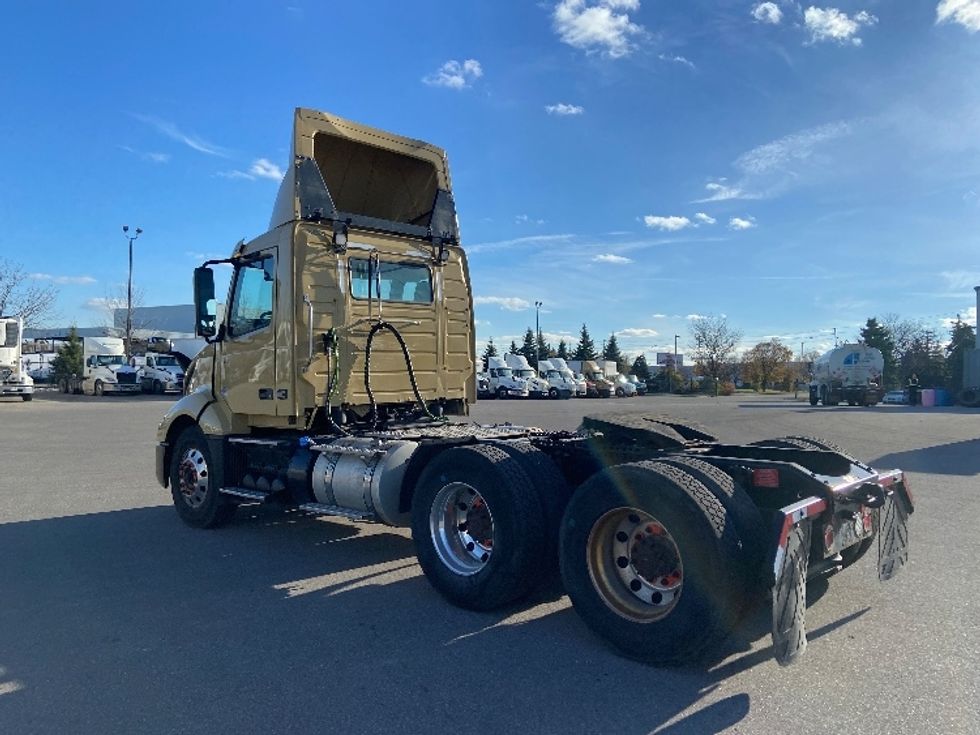Day Cab Tractor-Heavy Duty Tractors-Volvo-2019-VNL64T300-Mississauga-ON-527,304\n\t\tkm-$ 59,500 - Image 5