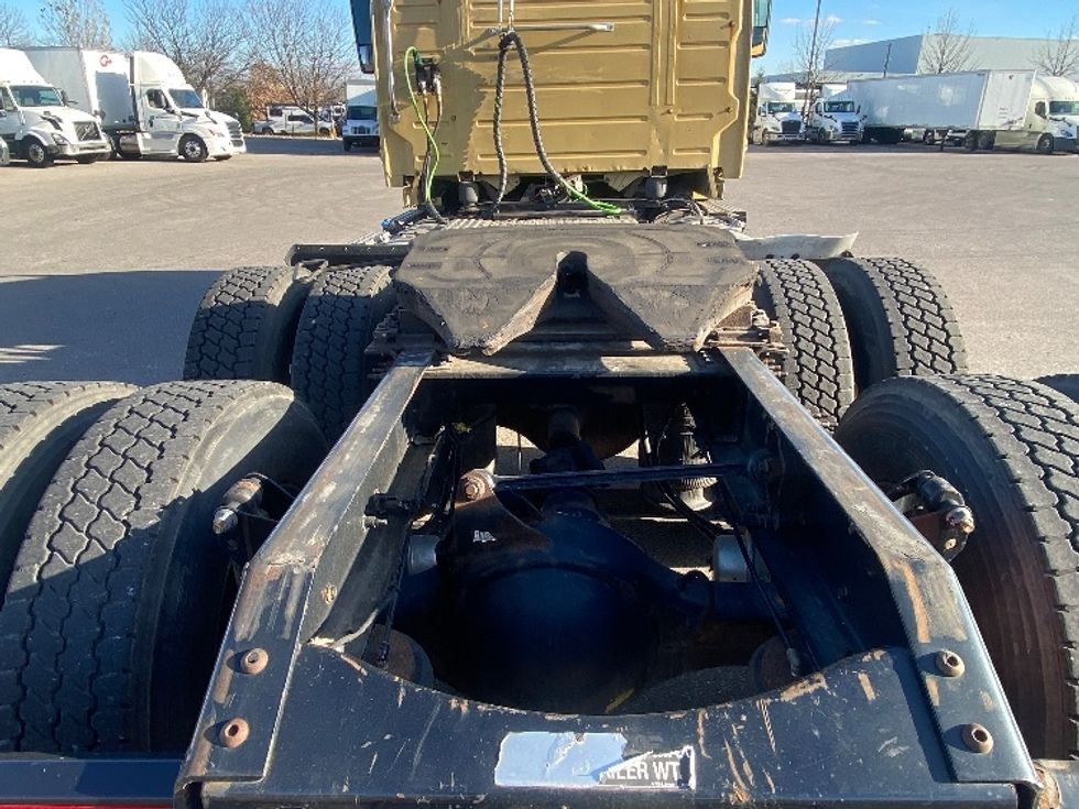 Day Cab Tractor-Heavy Duty Tractors-Volvo-2019-VNL64T300-Mississauga-ON-527,304\n\t\tkm-$ 59,500 - Image 6