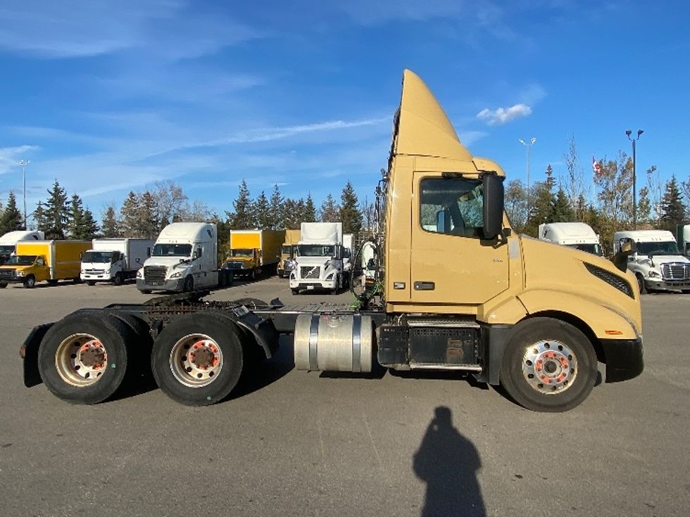 Day Cab Tractor-Heavy Duty Tractors-Volvo-2019-VNL64T300-Mississauga-ON-527,304\n\t\tkm-$ 59,500 - Image 8