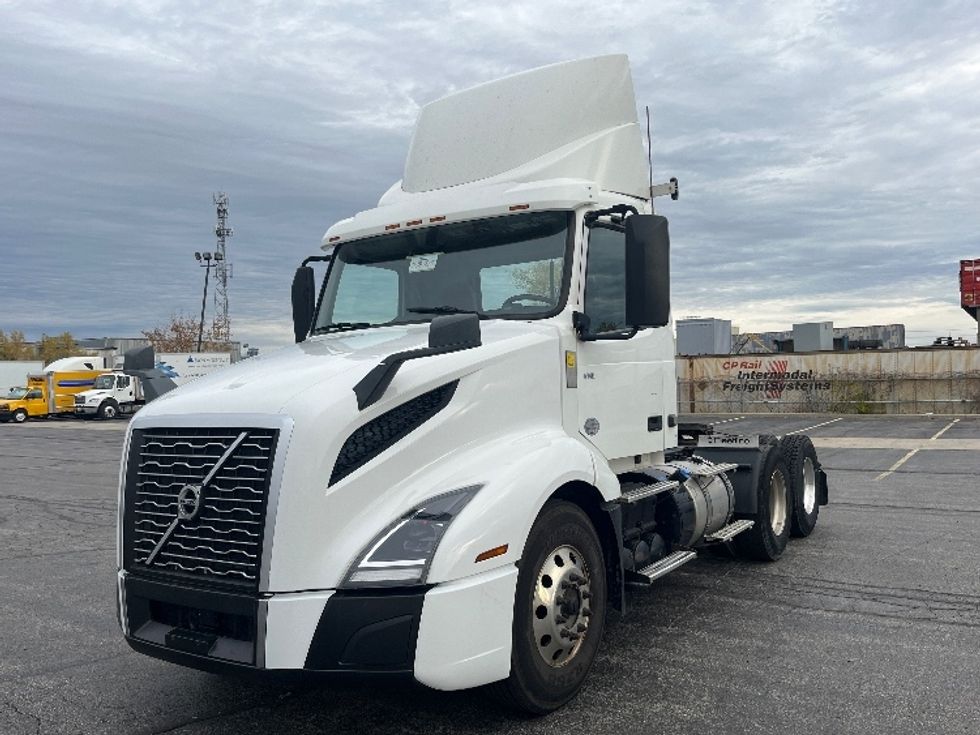 Day Cab Tractor-Heavy Duty Tractors-Volvo-2019-VNL64T300-Mississauga-ON-532,937\n\t\tkm-$ 61,000 - Image 3