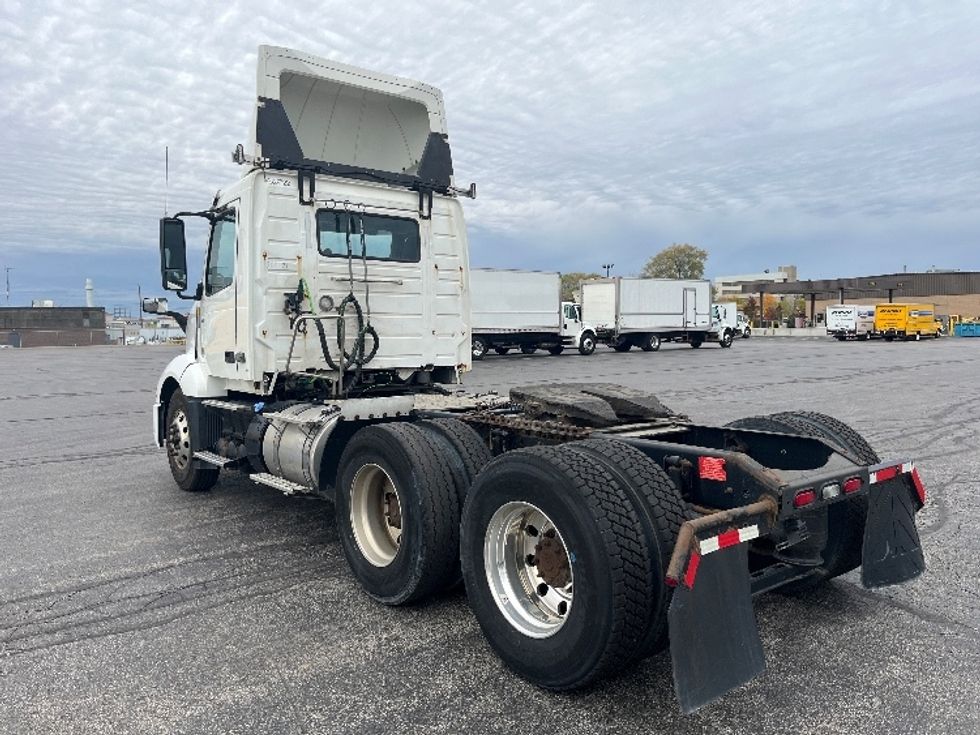 Day Cab Tractor-Heavy Duty Tractors-Volvo-2019-VNL64T300-Mississauga-ON-532,937\n\t\tkm-$ 61,000 - Image 5