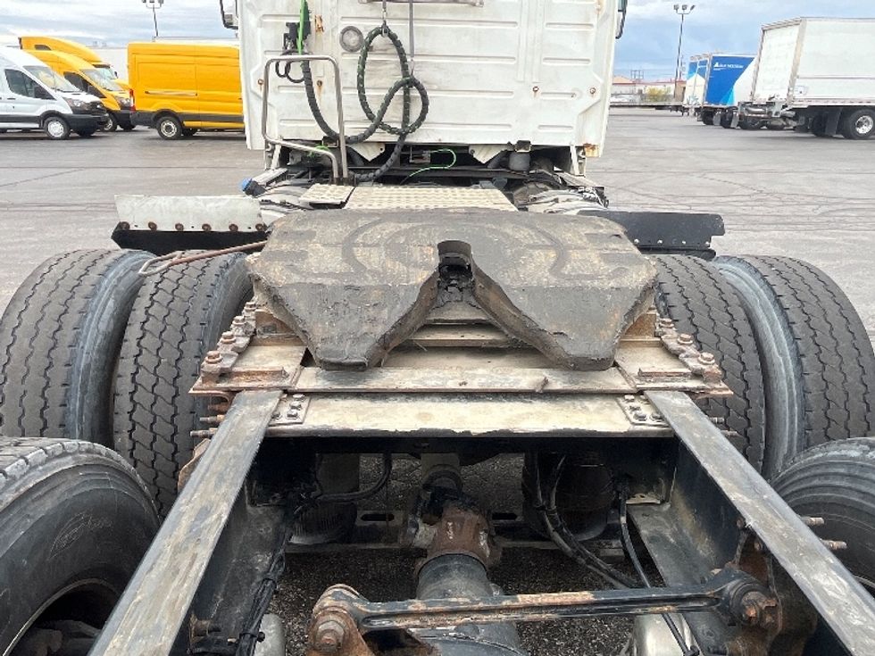 Day Cab Tractor-Heavy Duty Tractors-Volvo-2019-VNL64T300-Mississauga-ON-532,937\n\t\tkm-$ 61,000 - Image 6