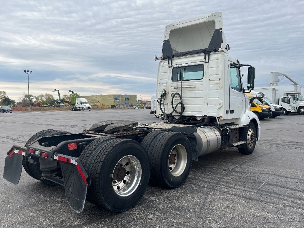 Day Cab Tractor-Heavy Duty Tractors-Volvo-2019-VNL64T300-Mississauga-ON-532,937\n\t\tkm-$ 61,000 - Image 7