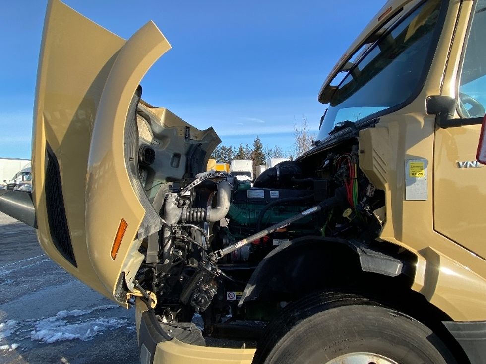 Day Cab Tractor-Heavy Duty Tractors-Volvo-2019-VNL64T300-Mississauga-ON-553,838\n\t\tkm-$ 55,500 - Image 16