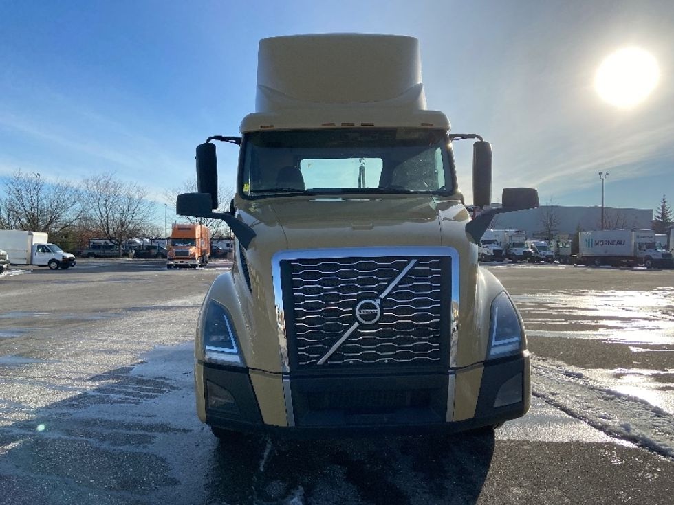 Day Cab Tractor-Heavy Duty Tractors-Volvo-2019-VNL64T300-Mississauga-ON-553,838\n\t\tkm-$ 55,500 - Image 2