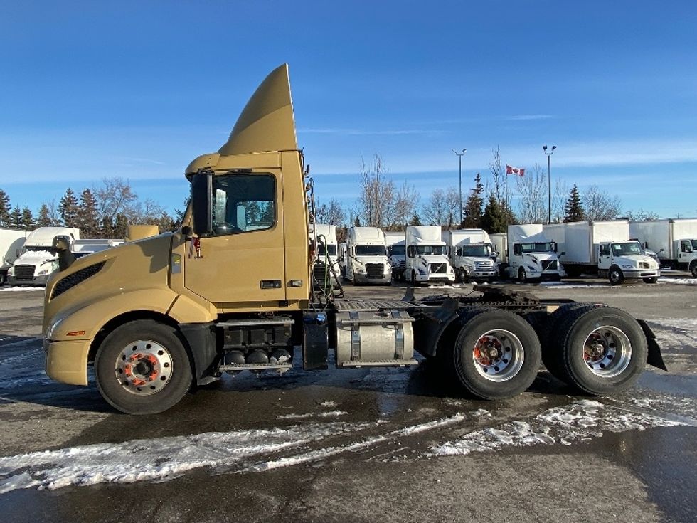 Day Cab Tractor-Heavy Duty Tractors-Volvo-2019-VNL64T300-Mississauga-ON-553,838\n\t\tkm-$ 55,500 - Image 4