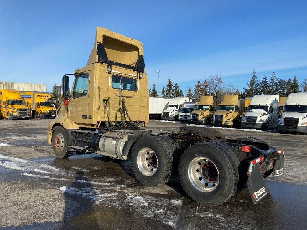 Day Cab Tractor-Heavy Duty Tractors-Volvo-2019-VNL64T300-Mississauga-ON-553,838\n\t\tkm-$ 55,500 - Image 5