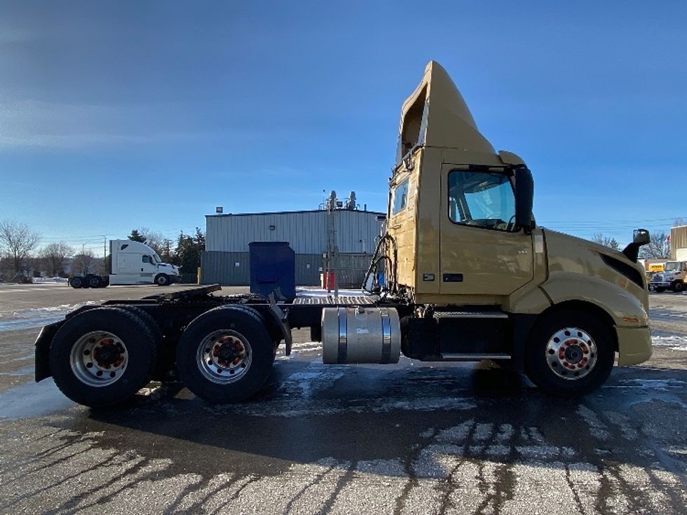Day Cab Tractor-Heavy Duty Tractors-Volvo-2019-VNL64T300-Mississauga-ON-553,838\n\t\tkm-$ 55,500 - Image 8
