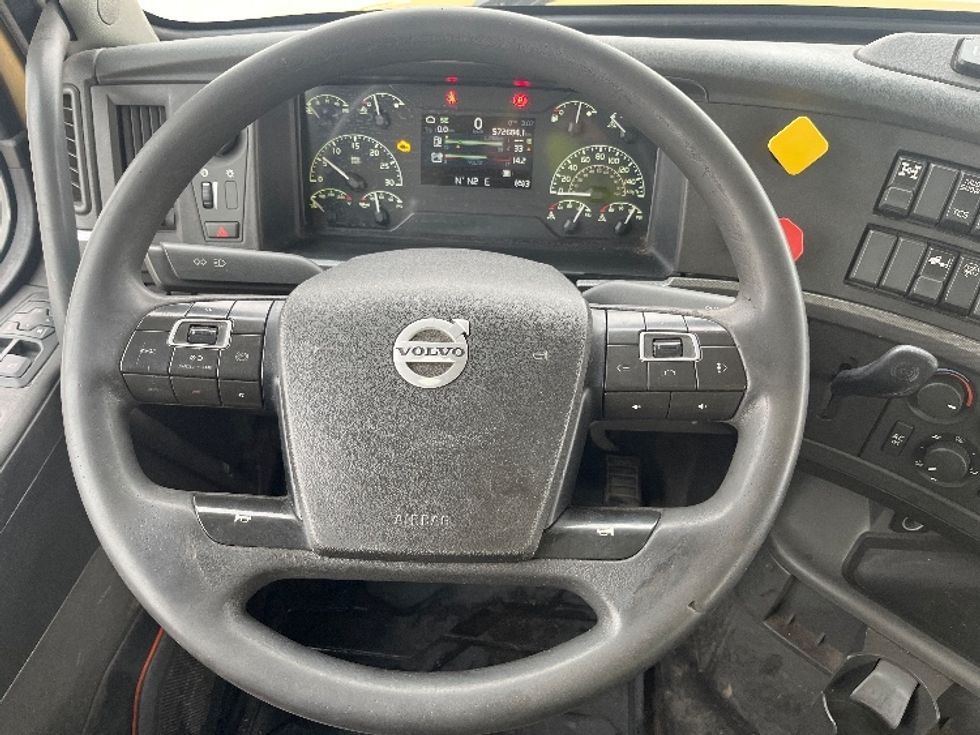Day Cab Tractor-Heavy Duty Tractors-Volvo-2019-VNL64T300-Mississauga-ON-572,684\n\t\tkm-$ 57,500 - Image 11