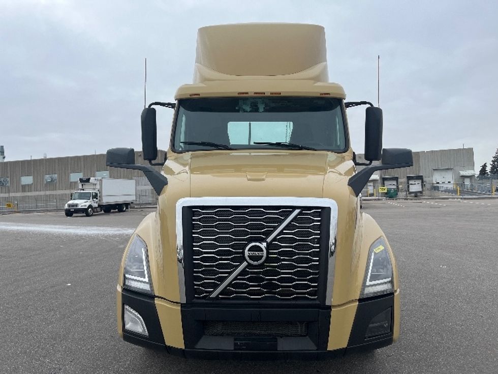 Day Cab Tractor-Heavy Duty Tractors-Volvo-2019-VNL64T300-Mississauga-ON-572,684\n\t\tkm-$ 57,500 - Image 2