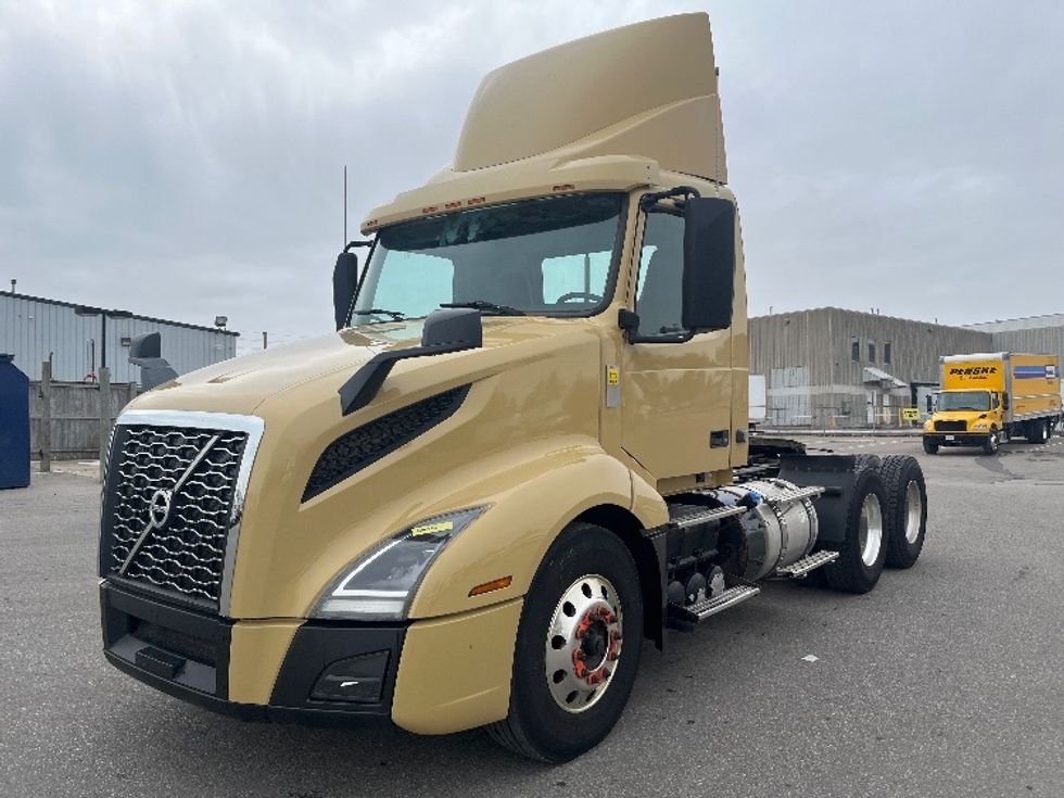 Day Cab Tractor-Heavy Duty Tractors-Volvo-2019-VNL64T300-Mississauga-ON-572,684\n\t\tkm-$ 57,500 - Image 3