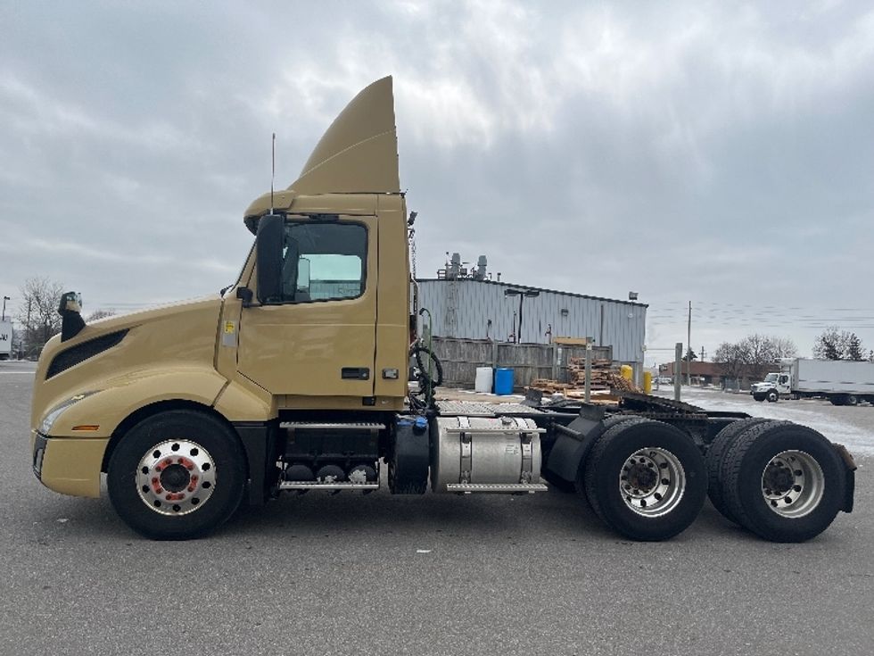 Day Cab Tractor-Heavy Duty Tractors-Volvo-2019-VNL64T300-Mississauga-ON-572,684\n\t\tkm-$ 57,500 - Image 4