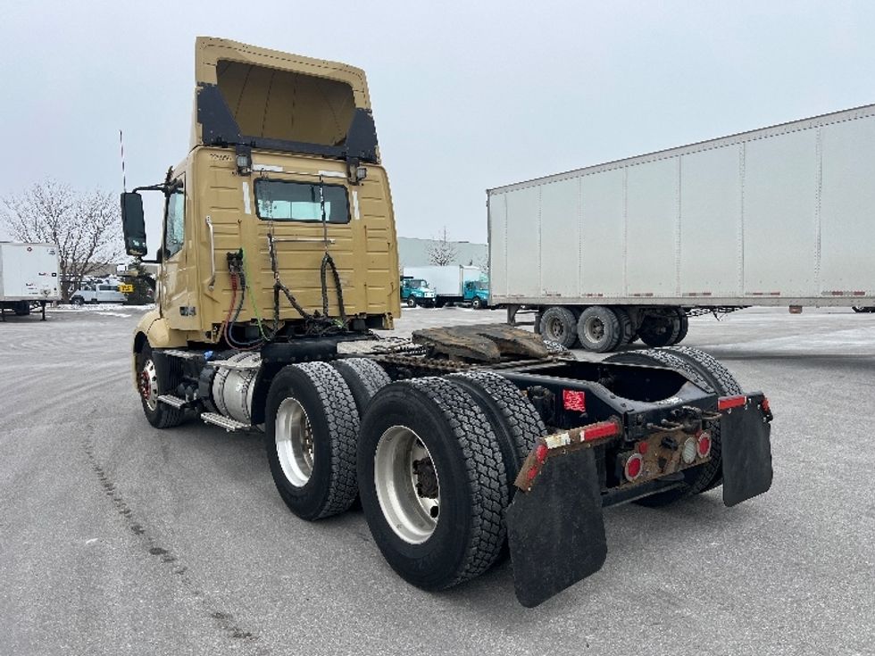 Day Cab Tractor-Heavy Duty Tractors-Volvo-2019-VNL64T300-Mississauga-ON-572,684\n\t\tkm-$ 57,500 - Image 5