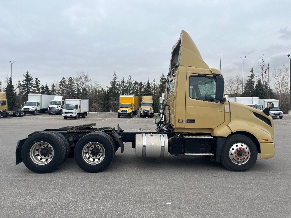 Day Cab Tractor-Heavy Duty Tractors-Volvo-2019-VNL64T300-Mississauga-ON-572,684\n\t\tkm-$ 57,500 - Image 8