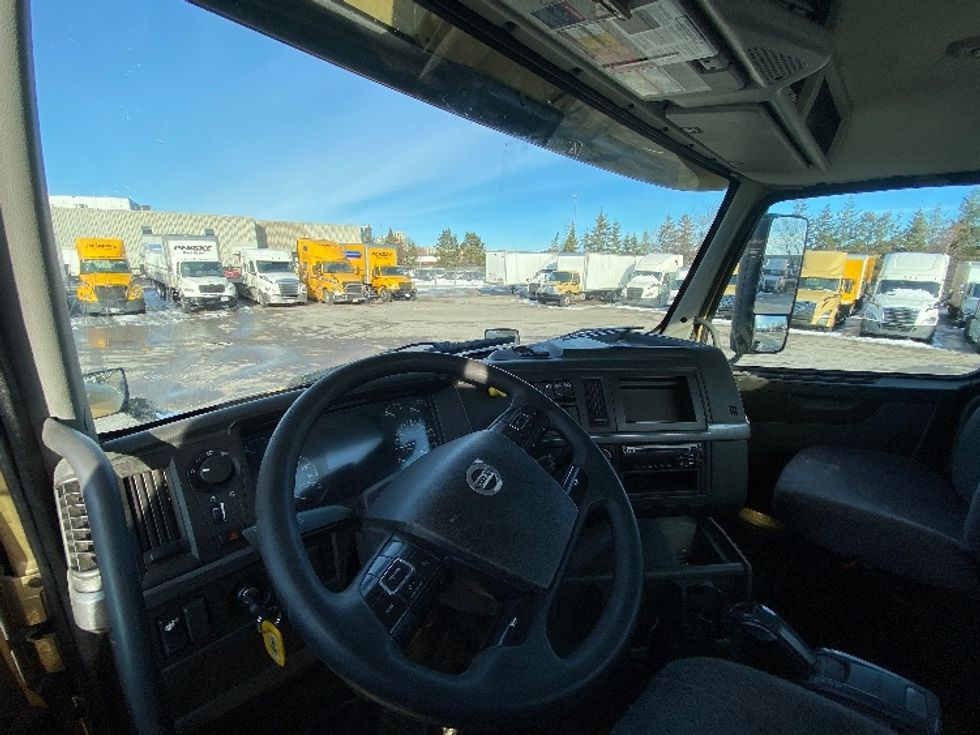 Day Cab Tractor-Heavy Duty Tractors-Volvo-2019-VNL64T300-Mississauga-ON-643,027\n\t\tkm-$ 52,500 - Image 10