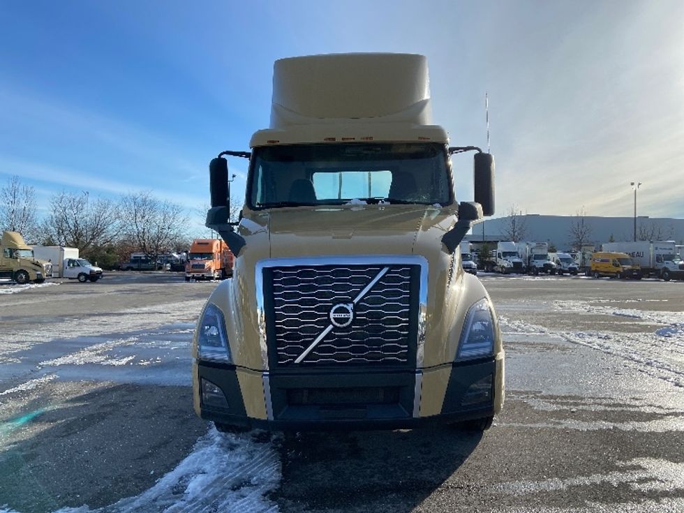 Day Cab Tractor-Heavy Duty Tractors-Volvo-2019-VNL64T300-Mississauga-ON-643,027\n\t\tkm-$ 52,500 - Image 2