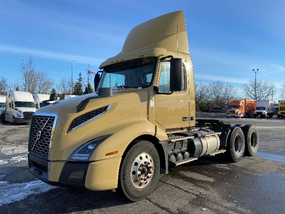 Day Cab Tractor-Heavy Duty Tractors-Volvo-2019-VNL64T300-Mississauga-ON-643,027\n\t\tkm-$ 52,500 - Image 3