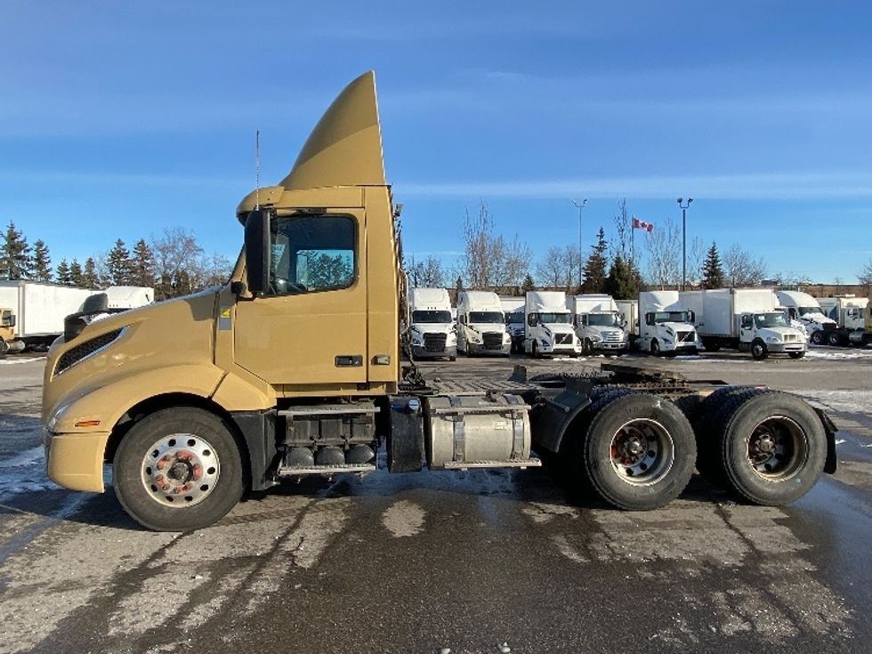 Day Cab Tractor-Heavy Duty Tractors-Volvo-2019-VNL64T300-Mississauga-ON-643,027\n\t\tkm-$ 52,500 - Image 4