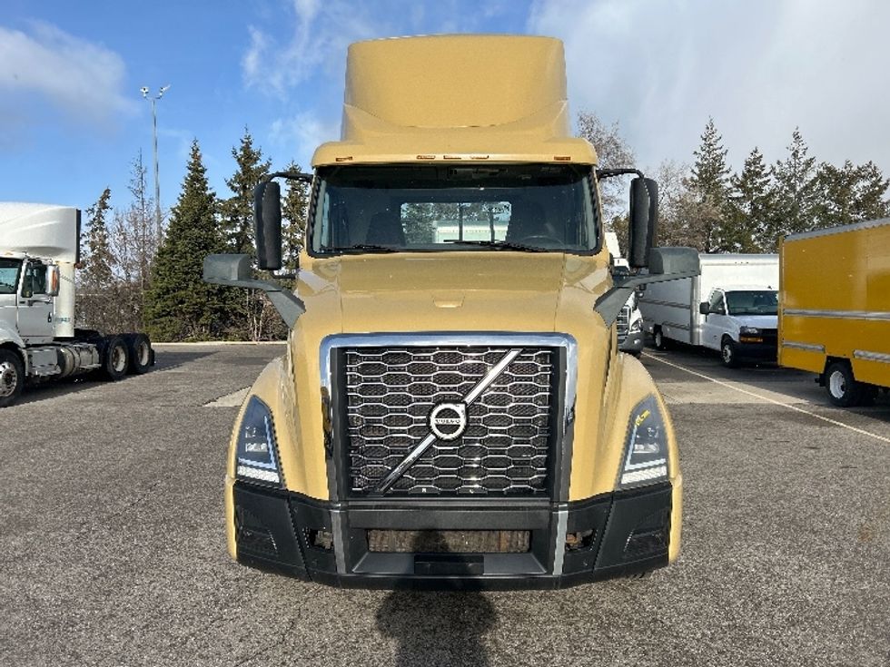 Day Cab Tractor-Heavy Duty Tractors-Volvo-2019-VNL64T300-Mississauga-ON-675,541\n\t\tkm-$ 52,750 - Image 2