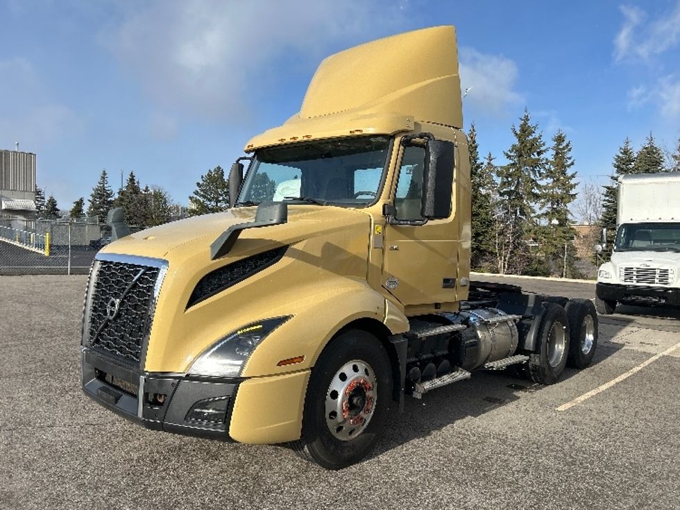 Day Cab Tractor-Heavy Duty Tractors-Volvo-2019-VNL64T300-Mississauga-ON-675,541\n\t\tkm-$ 52,750 - Image 3