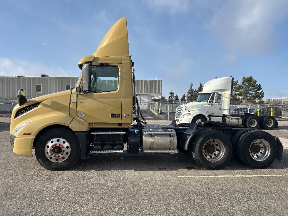 Day Cab Tractor-Heavy Duty Tractors-Volvo-2019-VNL64T300-Mississauga-ON-675,541\n\t\tkm-$ 52,750 - Image 4