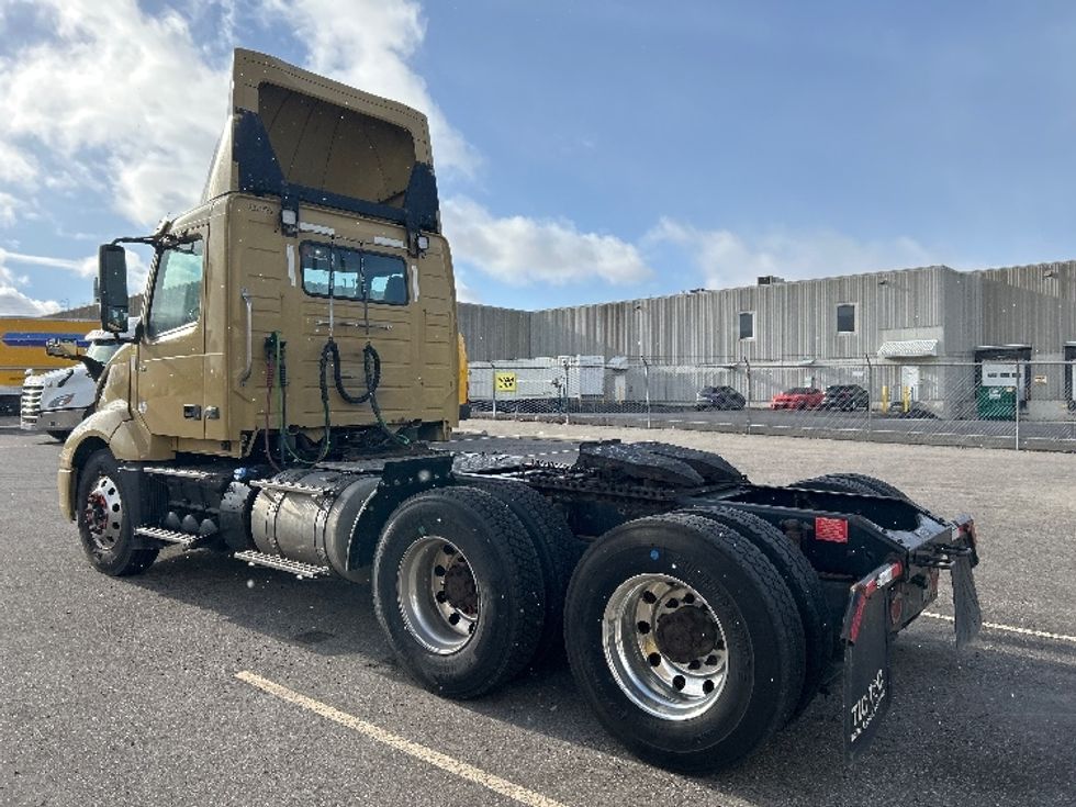 Day Cab Tractor-Heavy Duty Tractors-Volvo-2019-VNL64T300-Mississauga-ON-675,541\n\t\tkm-$ 52,750 - Image 5