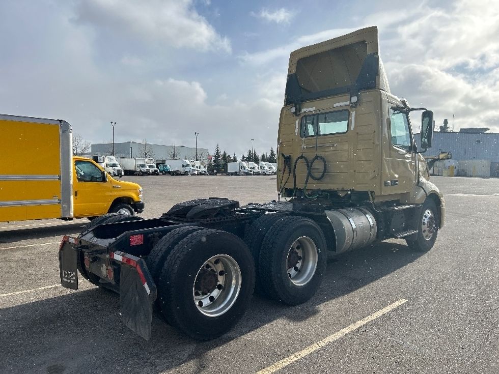 Day Cab Tractor-Heavy Duty Tractors-Volvo-2019-VNL64T300-Mississauga-ON-675,541\n\t\tkm-$ 52,750 - Image 7