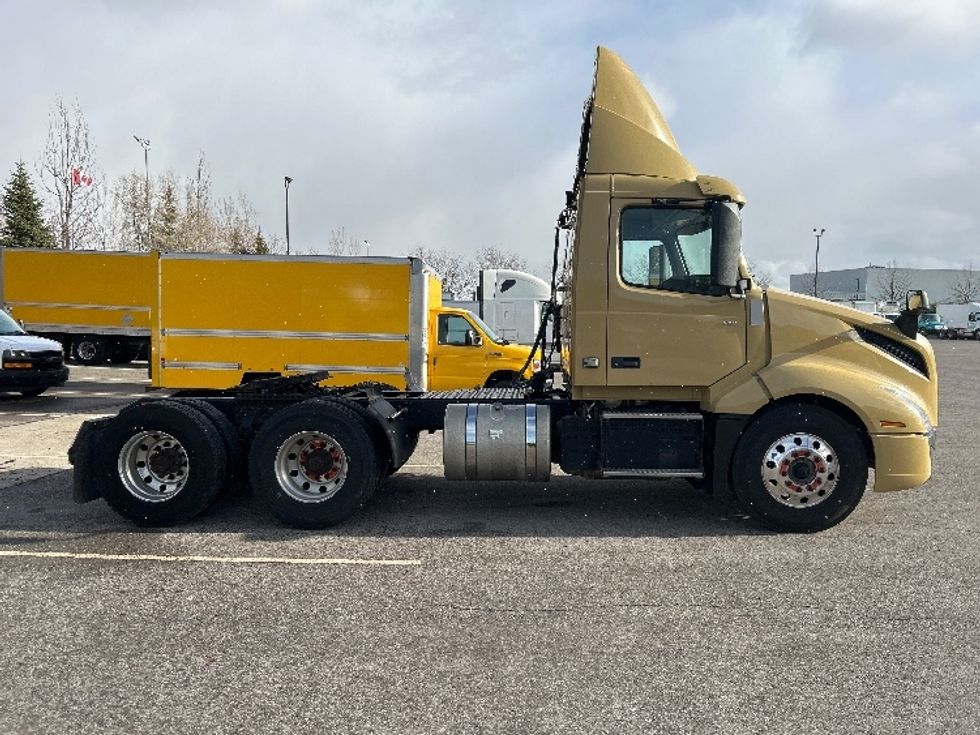 Day Cab Tractor-Heavy Duty Tractors-Volvo-2019-VNL64T300-Mississauga-ON-675,541\n\t\tkm-$ 52,750 - Image 8