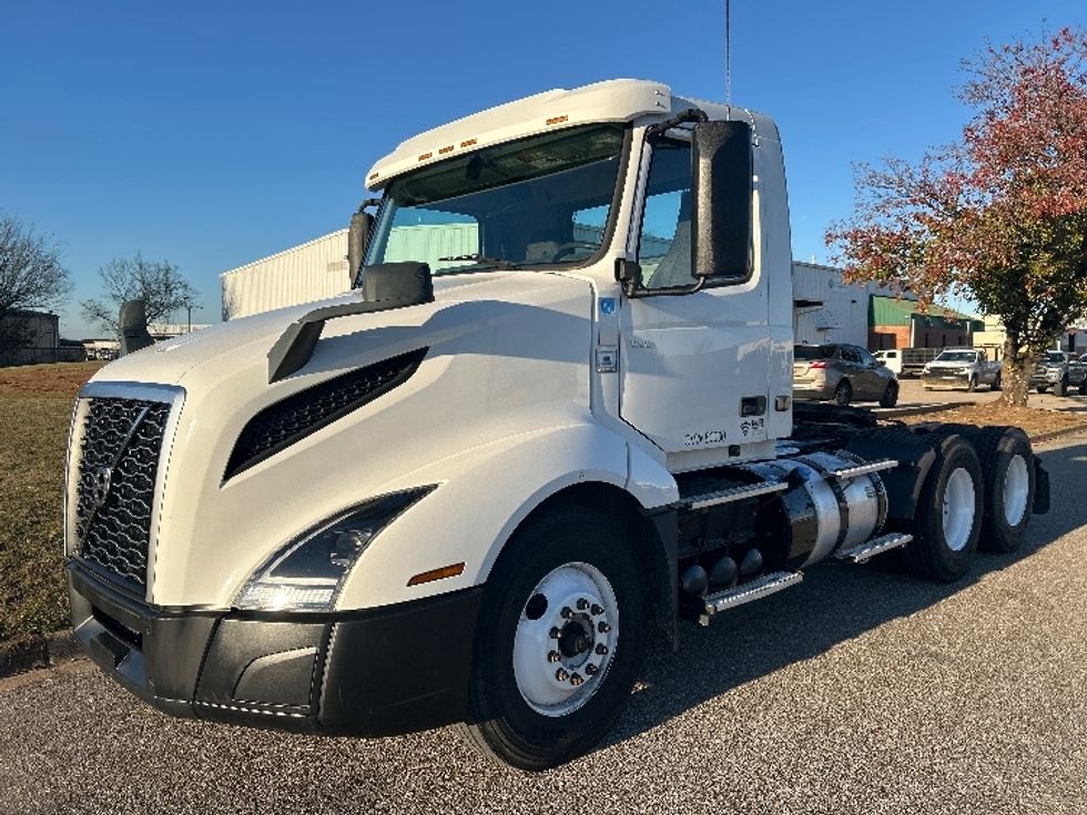 Day Cab Tractor-Heavy Duty Tractors-Volvo-2019-VNL64T300-Montgomery-AL-417,232\n\t\tmiles-$ 41,750 - Image 3