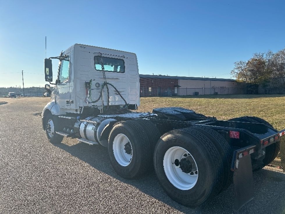 Day Cab Tractor-Heavy Duty Tractors-Volvo-2019-VNL64T300-Montgomery-AL-417,232\n\t\tmiles-$ 41,750 - Image 5