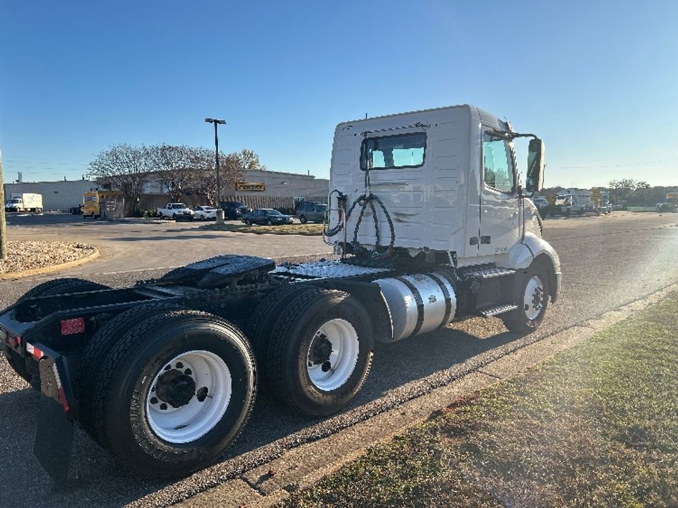 Day Cab Tractor-Heavy Duty Tractors-Volvo-2019-VNL64T300-Montgomery-AL-417,232\n\t\tmiles-$ 41,750 - Image 7