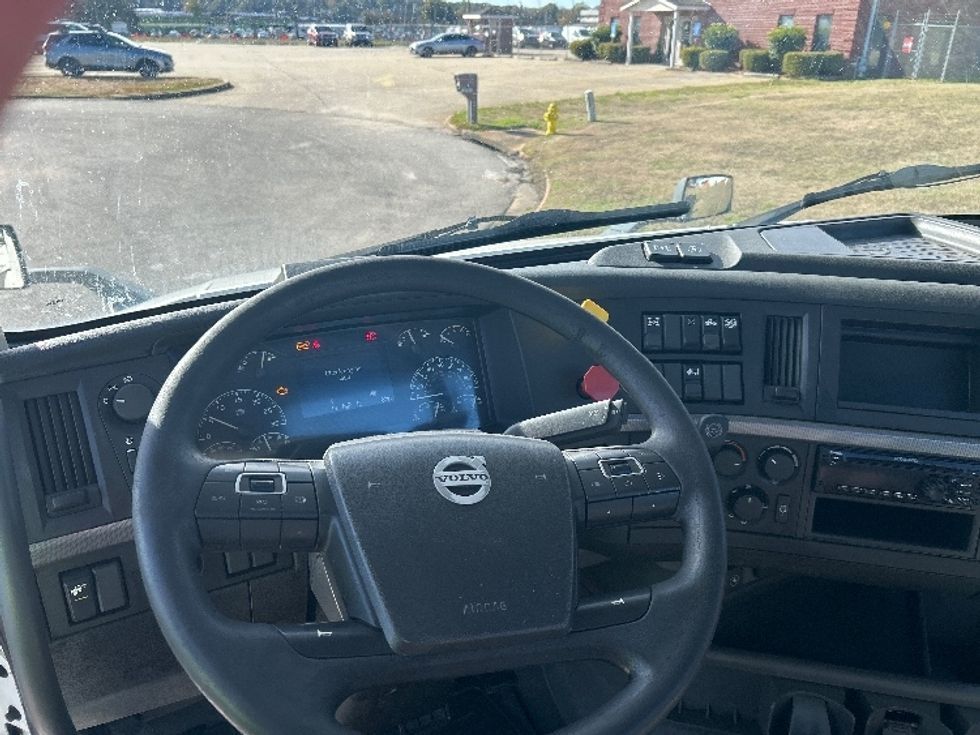 Day Cab Tractor-Heavy Duty Tractors-Volvo-2019-VNL64T300-Montgomery-AL-490,910\n\t\tmiles-$ 37,500 - Image 11