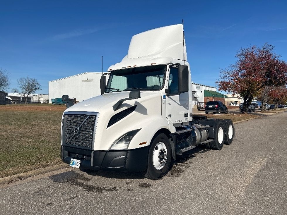 Day Cab Tractor-Heavy Duty Tractors-Volvo-2019-VNL64T300-Montgomery-AL-490,910\n\t\tmiles-$ 37,500 - Image 3