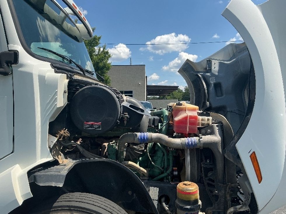 Day Cab Tractor-Heavy Duty Tractors-Volvo-2019-VNL64T300-Morrisville-NC-440,724\n\t\tmiles-$ 39,750 - Image 15